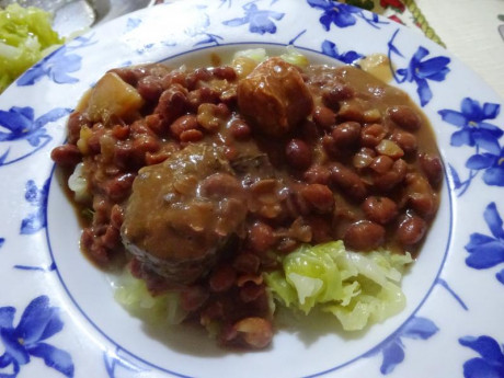 Hoy para comer acelgas hervidas y chuletón de vaca gallega vieja con seis semanas de maduración en cámara 92