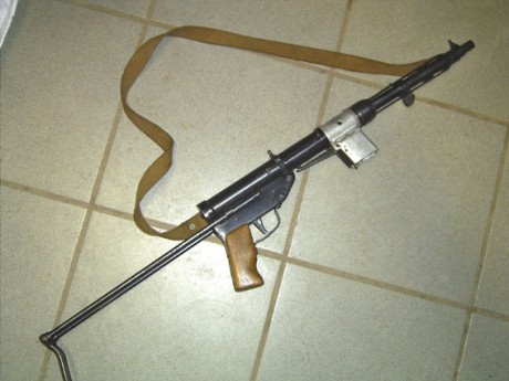 Abro este hilo inspirado en el propio de Guardia-legi, en el que pretendo colgar "rarezas", 90