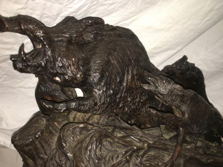 Pongo a la Venta una Escultura de un amigo de Bronce - Escena de Caza de un Jabalí atacado por perros 20