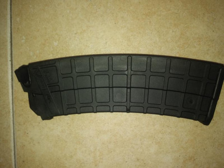 Hola, vendo cargador de 10 cartuchos para la escopeta Saiga 12, es de la marca pro mag y está sin estrenar, 02