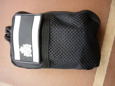 Vendo este pouch EDC con los siguientes útiles:
-Navaja multiusos Victorinox Spartan
-Linterna de 600 02