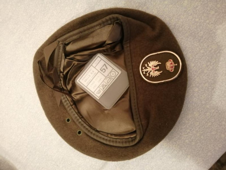 Vendo boina de tropa del Ejército de Tierra español, Cuerpos Comunes. Color caqui. Nueva a estrenar.
20€ 02