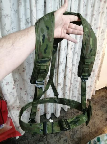 Vendo uniforme del Ejército Español verde MIMETIZADO. Talla 4M.  

Adjunto al lote:
-Pistolera de lona. 00