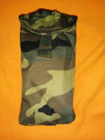 Vendo uniforme del Ejército Español verde MIMETIZADO. Talla 4M.  

Adjunto al lote:
-Pistolera de lona. 12