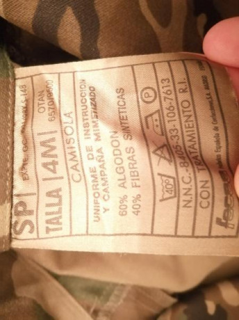 Vendo uniforme del Ejército Español verde MIMETIZADO. Talla 4M.  

Adjunto al lote:
-Pistolera de lona. 11