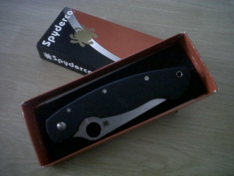 Buenooooo, pues ya viene en camino mi nueva Spyderco Military, 137 euros NIB, importada y envio por mensajería 71