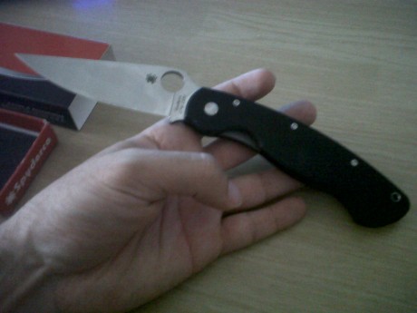 Buenooooo, pues ya viene en camino mi nueva Spyderco Military, 137 euros NIB, importada y envio por mensajería 70