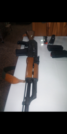 Se vende carabina táctica tipo ak calibre 9 mm, poquísimo disparo ya que es un modelo bastante nuevo y 01