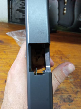Se trata de una G19, el problema que tengo es que salen rectas hacia atrás y de 50 disparos dos o tres 160