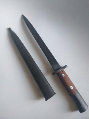 Vendo bayoneta para fusil Mauser o Coruña, con su funda numeradas, nueva impecable.
Se encuentra en Barcelona.
Precio: 11