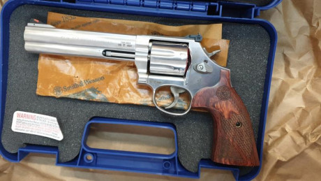Buenas a todos,
Por fin me ha llegado el revolver que pedí hace un año y quisiera saber si se puede disparar 11