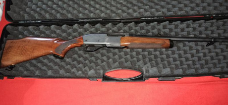 VENDO RIFLE REMINGTON 7600 EN CALIBRE 35 WELLEN, DE CORREDERA , MAGNIFICO CALIBRE PARA BATIDAS. PRECIO 02