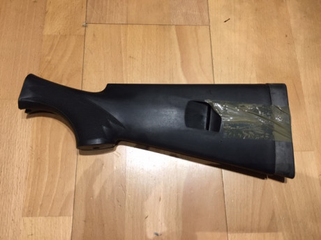 Vendida, culata escopeta Benelli con cantonera de goma antiretroceso. 15 euros más 5 portes península. 01