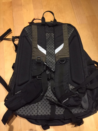 VENDIDA, nueva a estrenar, Mochila especialmente resistente y de gran volumrn. Modelo Coleman RTX3500i 01