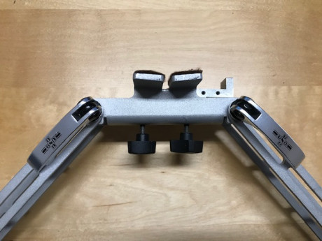 Vendo Bipode, utilizado en Fclass rimfire, sujeción en la anilla porta rifle o mediante adaptador a carril 01