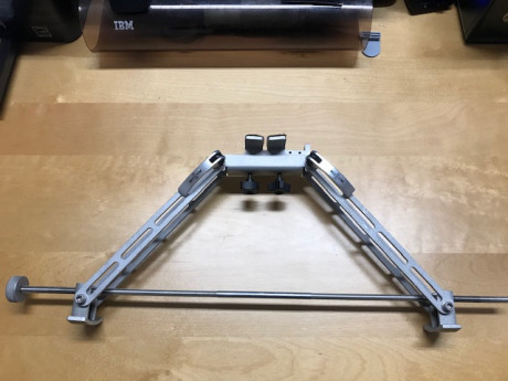 Vendo Bipode, utilizado en Fclass rimfire, sujeción en la anilla porta rifle o mediante adaptador a carril 00