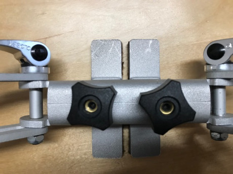 Vendo Bipode, utilizado en Fclass rimfire, sujeción en la anilla porta rifle o mediante adaptador a carril 11