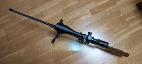 Vendo la carabina que se ve en las fotos, con un cargador de 5, con el visor que se ve, y con su bípode.
La 00