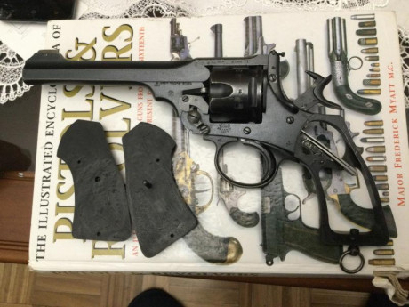 Arma funcionando, acabado de Arsenal ingles, cañón impoluto, mecanismo como un reloj.  455 inglés típico. 11