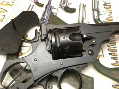 Arma funcionando, acabado de Arsenal ingles, cañón impoluto, mecanismo como un reloj.  455 inglés típico. 10