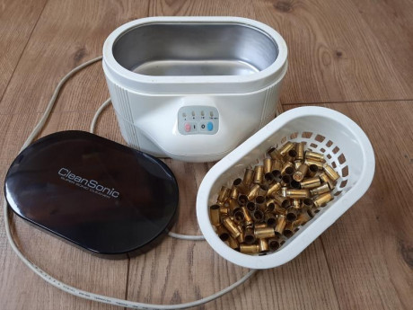 Buenas a todos, vendo este limpiador de ultrasonidos para vainas y pequeñas piezas de armas, o metálicas 01