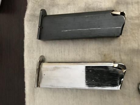 Recambio entero , dos cargadores, cachas y funda de Star DKL.
100 euros envío incluido en península . 00