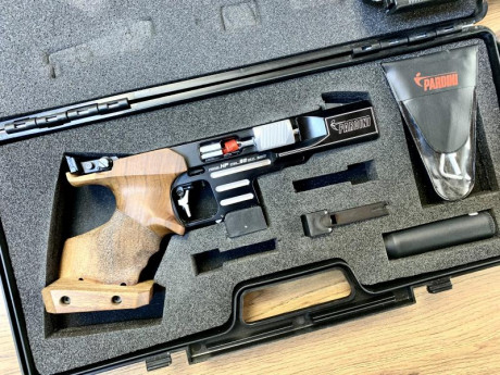 Un buen amigo, que deja la afición, me ha pedido que anuncie a la venta esta magnífica pistola. Ideal 00