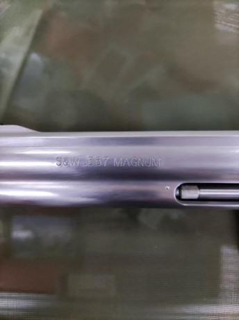 Vendo revolver usado con muy poco uso, Smith&Wesson calibre 357 MAG, modelo 686-6.
El revólver es 01