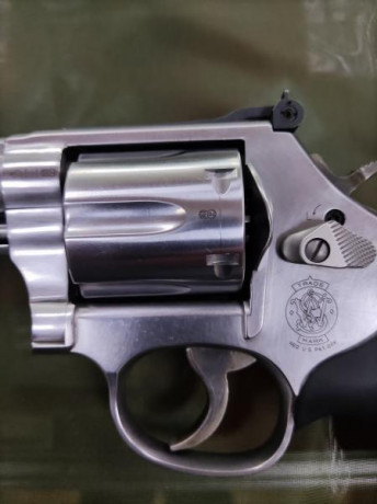 Vendo revolver usado con muy poco uso, Smith&Wesson calibre 357 MAG, modelo 686-6.
El revólver es 00