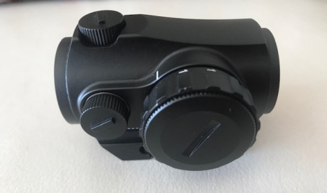 Se ofrece magnifico  punto rojo MINOX RV-1 nuevo, comprado y vendida el arma, me quede con el minox sin 02