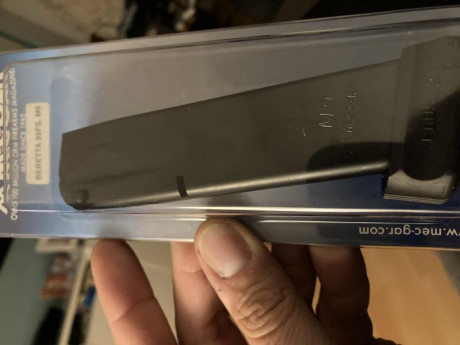 Vendidos, gracias. 
 
Vendo dos cargadores marca Mec-gar para Beretta 92/storm de capacidad 20 cartuchos. 00