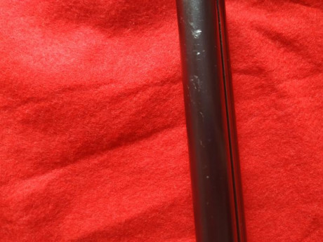 Aya modelo Número 3A, en  calibre 20/76  (Magnum). Cañón de 63 cm, con tres y una estrellas. Extractora. 32