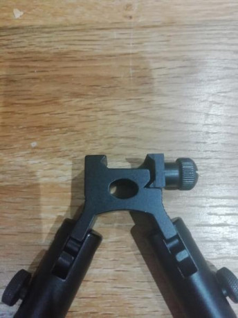 Hola!
Se vende bipode y accesorios que se ven en las fotografías. Precio 35.00€ portes incluidos dentro 01