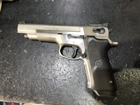 Hola,

Un amigo vende esta pistola de precisión, se encuentra en Barcelona, pide por ella 700€ con el 52