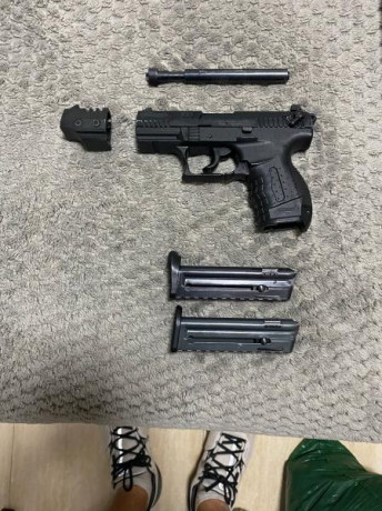 Buenas compañeros.
Un amigo pone a la venta está walther del CAL.22. LR
La misma incluye dos cañones, 10