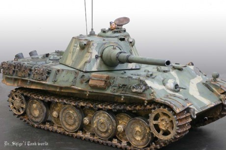 Abro este hilo ya que no puedo trasladar el de maquetas en conversación general, y porque pretendía dar 130