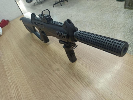 Por moyivos de salud, vendo una Beretta  X Storm 9 parabellum, pero no se subir fostos, alguien seria 50