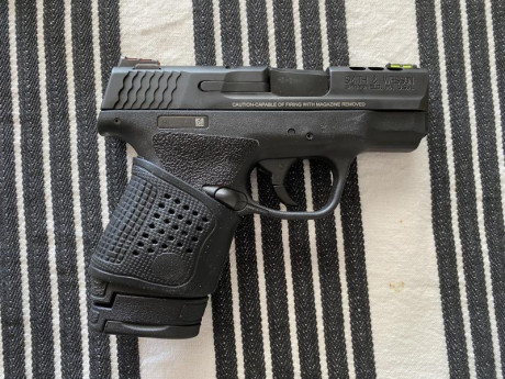 Hola.


VENDO O CAMBIO por pistola del calibre 9 corto o 380.
 pistola en un estado igual que nueva ( 02