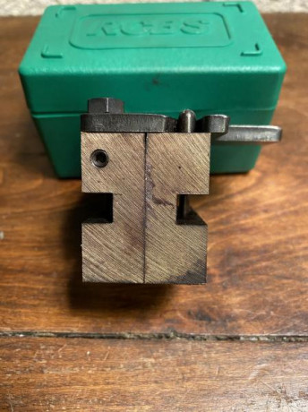   VENDO MOLDE TURQUESA PARA 9 MM, MARCA RCBS, CALIBRE 356 ROUND NOSE, PESO 124 GRAINS   

Vendo turquesa 11