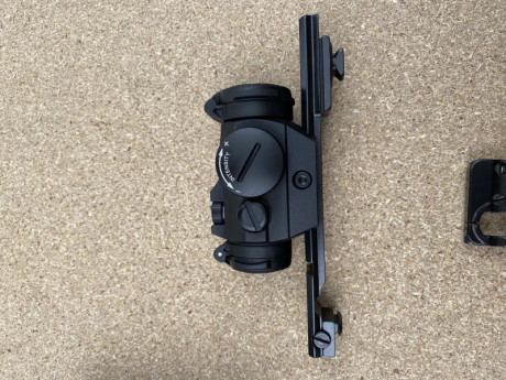 Vendo Aimpoint H2 de 2 MOAS impecable en 475€.
También dispongo de carril original Apel y Bases Apel para 01