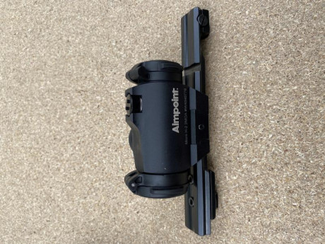 Vendo Aimpoint H2 de 2 MOAS impecable en 475€.
También dispongo de carril original Apel y Bases Apel para 00