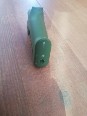 Hola.

Si alguien tiene una o más, cachas originales en buen estado, sin rajas, de la pistola ONIX PS-1, 112