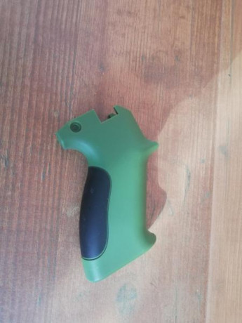 Hola.

Si alguien tiene una o más, cachas originales en buen estado, sin rajas, de la pistola ONIX PS-1, 111