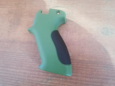 Hola.

Si alguien tiene una o más, cachas originales en buen estado, sin rajas, de la pistola ONIX PS-1, 110