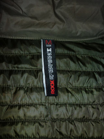 Hay que hacer hueco en los armarios.
-Chaqueta ligera Rock Experience, talla M y color verde oliva, comprada 00