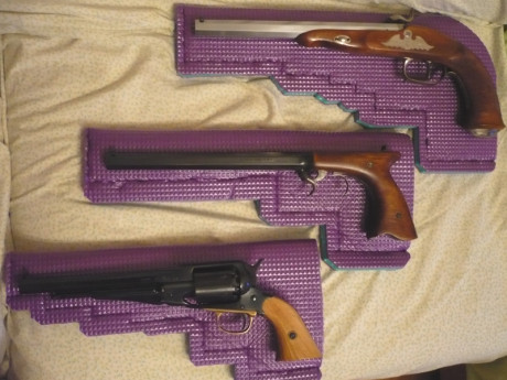 Hola que tal?
No encuentro ninguna maleta/caja rígida donde guardar la pistola para su transporte y que 21
