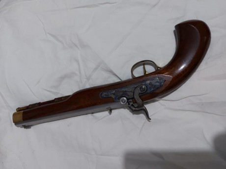 hola, solo me queda el revolver  pietta cañon corto calibre 44, 250euros.El resto esta vendido,disculpar 02