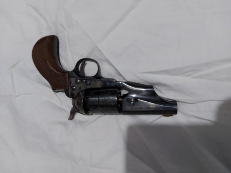 hola, solo me queda el revolver  pietta cañon corto calibre 44, 250euros.El resto esta vendido,disculpar 00
