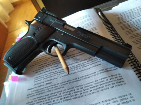 Muy buenas compis. 
Vendo S&W 952-1 de 5", en estado impecable. 
Poco se puede decir de este 00