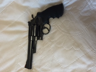 Vendo revolver SW modelo 29, cañón de 6", calibre 44 magnum, guiado en F, está en Madrid, en perfecto 01